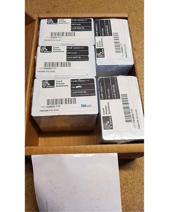 Caja De Tarjetas PVC Zebra 104523-111 PREMIER PVC 30 MIL / Para Impresión De Credenciales Carnet o Fotocheck Caja X 500 Unidades.
